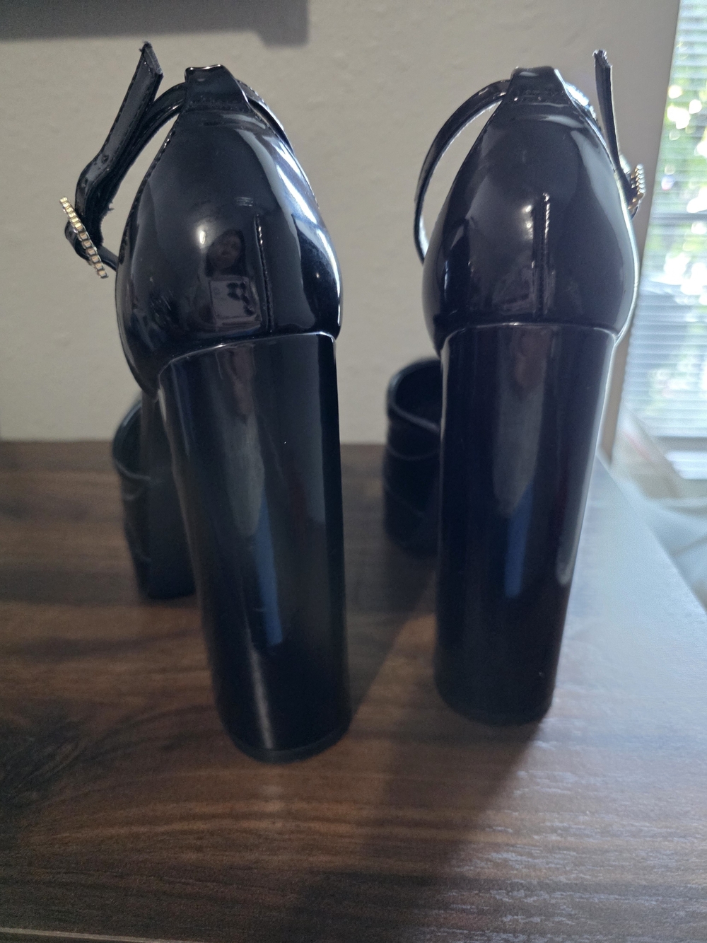 Black Patent Platform Ankle-Strap Pumps Size 7 - Picture 4 of 9